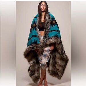 Teal Patterned Spirt Hoods Blanket